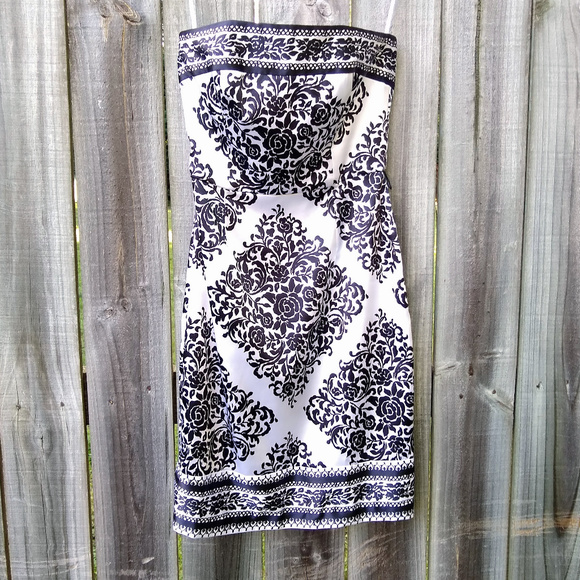 White House Black Market Dresses & Skirts - WHBM Strapless Floral & Geometric Cocktail Dress